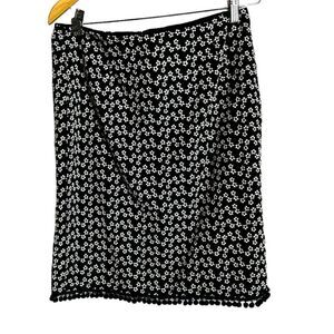 Josephine Chaus size 8 black & white 100% cotton pencil skirt embroidered
